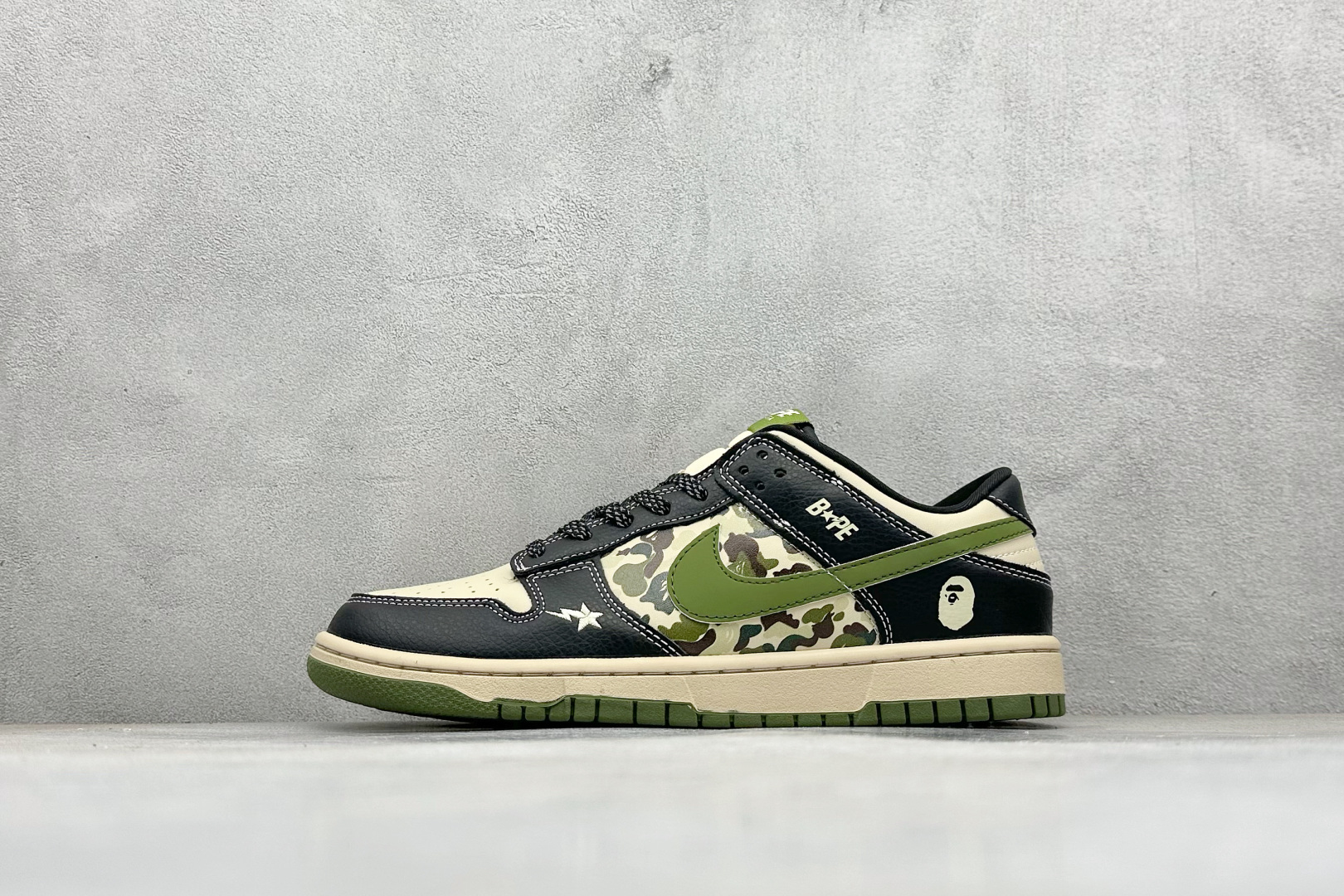 耐克Nike SB Dunk Low纯原版本猿人头联名SB Dunk 迷彩绿勾低帮板鞋 莆田耐克档口 货号：SJ8888-003 - 图片1