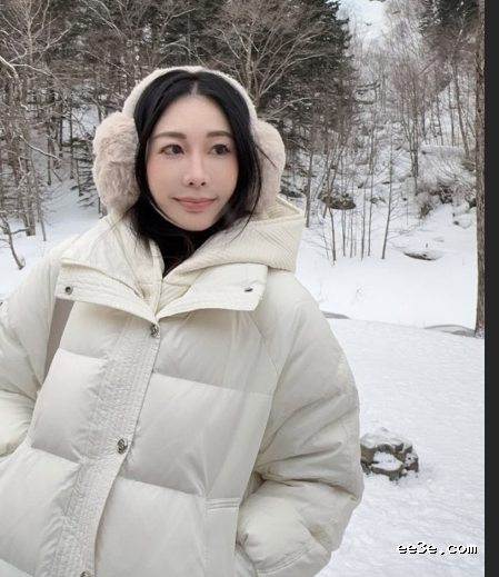 极品网红 funnyg 曾经****视频被扒出 **夹***塞* 果真是十个网红九个*！ - 图片1